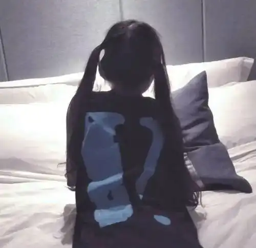  不敢正眼看你,怕每一眼都是表白