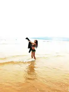 身材超火辣的美女闺蜜群出游三亚