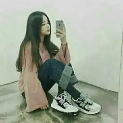  这个情侣图片另一半在哪,,急急急