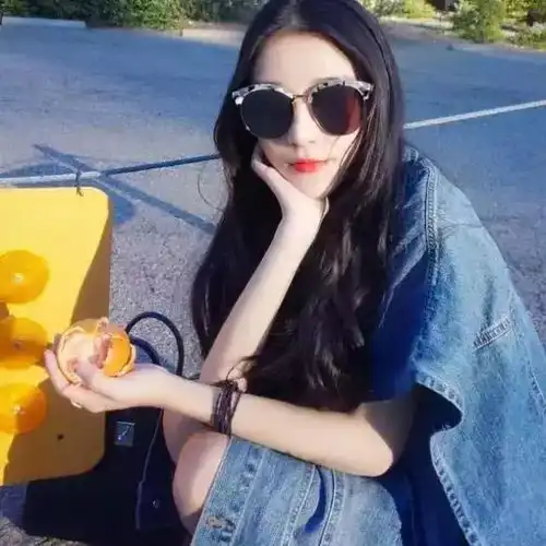  抖音很火的句子做个俗人,谈笑风生不动情