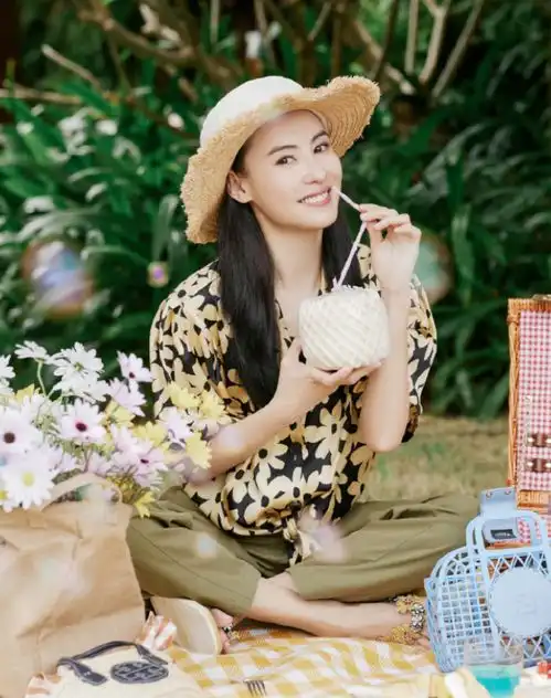  张柏芝也来炒作回忆杀胶原蛋白流失,与年轻时的差距如何