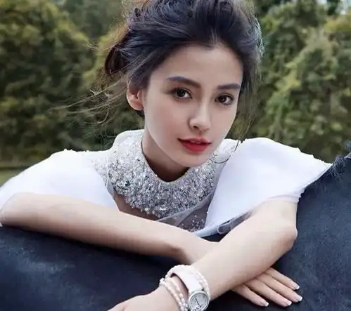  黑历史angelababy七年前分享的大尺度照片曝光被批不尊重女性