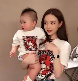 王思聪前女友雪梨再晒娃,婴儿车的价格曝光后,网友王诗龄输