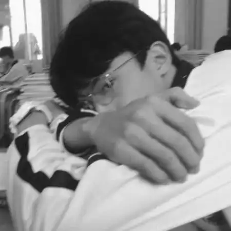  扣扣头像黑白男生伤感不稳定的感情受伤的男人