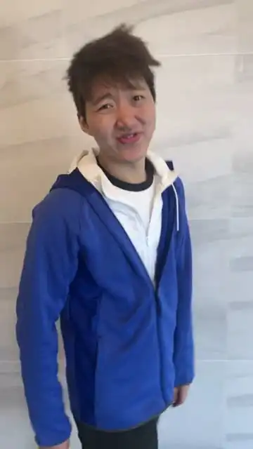 网络美女千千万,阿纯一人顶一半,闺蜜一起逛街咯
