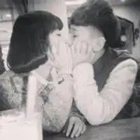  无比幸福的情侣qq头像最美的是与你一起躲过的屋檐