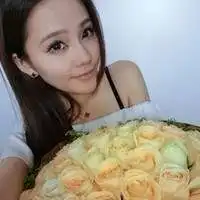  女图文艺高清头像捧花微信头像图片大全