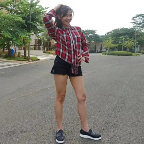  50岁辣妈身材逆袭18岁少女,与儿子自拍像情侣,美丽人生从来与年龄无关