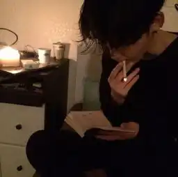  听说睡觉手机放枕头旁边有辐射