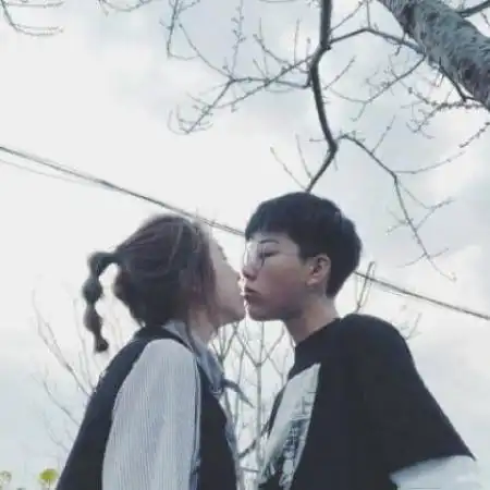  低调秀恩爱情侣头像真人,祝天下所有情侣幸福恩爱