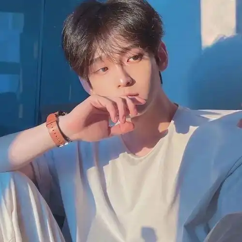  2023最新干净有内涵男生头像