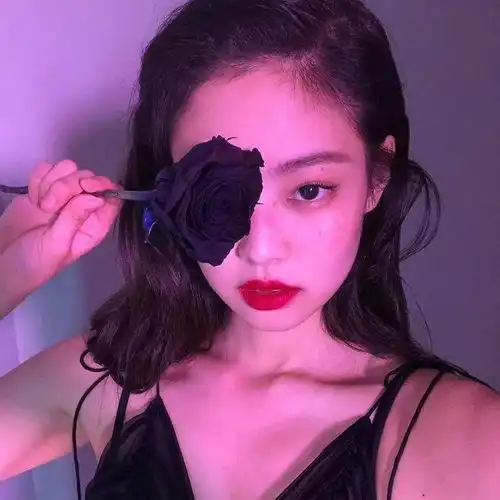 头像希望你们选对象也能像在挑选照片发动态时那么谨慎