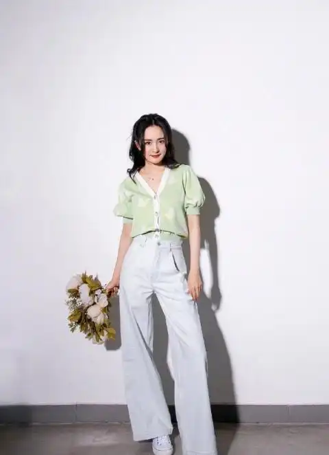  没分手魏大勋晒照秀爱心情侣饰品,与杨幂暗戳戳撒糖甜翻粉丝