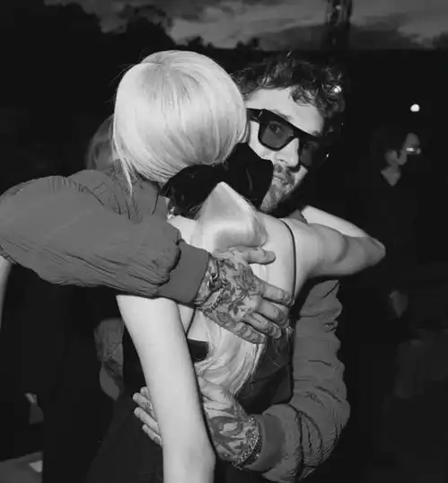  头像看得特别透彻的优质清醒文案