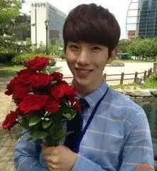  情侣头像捧花遮脸