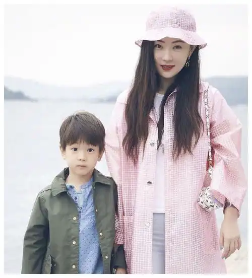 杜江背后的小公主,曾是交际花,和黄奕为男人开撕,抢闺蜜资源