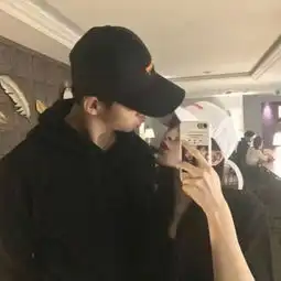  超拽甜蜜个性情侣头像合照一人一张总是想莫名其妙的关心你