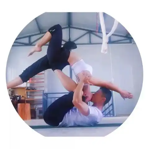  高难度这对军恋情侣秀恩爱的方式,你一定没见过