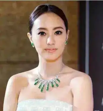  娱乐圈千金小姐只服这6位,有人8岁有钻石,有人为拍戏建千万别墅