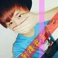  帮忙找情侣头像,女生这个是对的,男生的上面的字是别碰我女人,图片里面的人和我上传的是同一个人