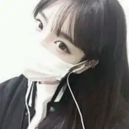  求女生头像,最好是长发的女生,戴白色口罩,头像是黑白的,灰常感谢