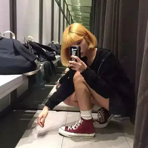  对着镜子拍照超好看教你镜子拍照必学的pose