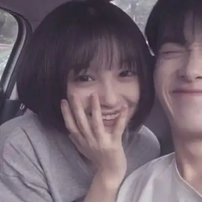  老师不敢管情侣头像火了,秀翻朋友圈,情敌容不下我了