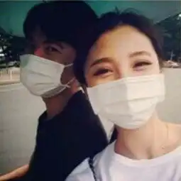  这张照片的另一张谁有