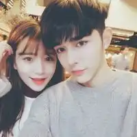  情侣头像河边我打算爱你很久很久,没有想要放弃的念头