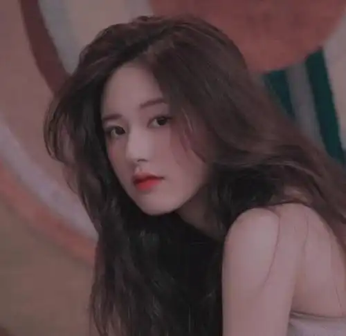  原来赵露思中学的时候是网红,看到学生照,不是我曾经的qq头像吗