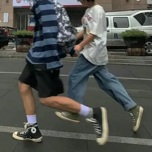  情侣头像谁又从谁的雨季里消失,泛滥了眼泪