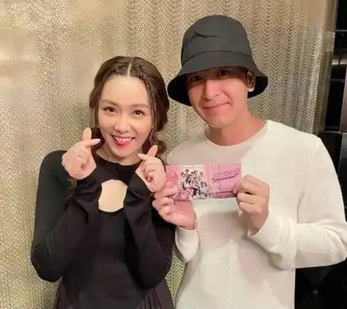  tvb知名金童玉女预演婚礼,首次以情侣档捞金,获赠龙凤镯一对