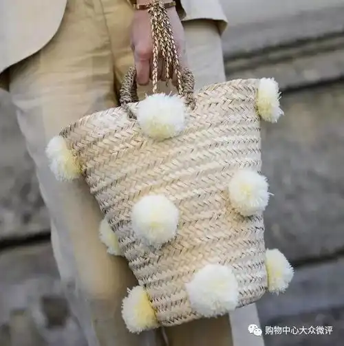  一窥欧美女生夏天必备的藤编包款选择最适合你的南岛风情