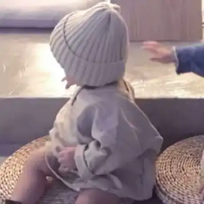  隔壁家小孩吃饱了情侣头像