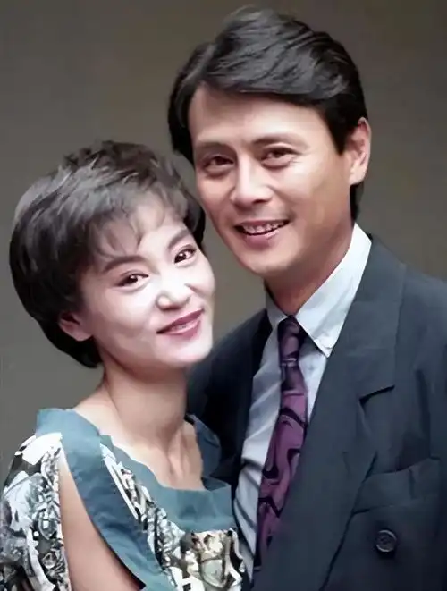  回顾青青河边草现状小草还单身,岳翎变化太大,1位成网红