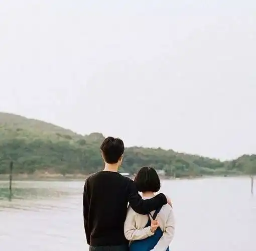  间歇性想谈恋爱持续性不想理人