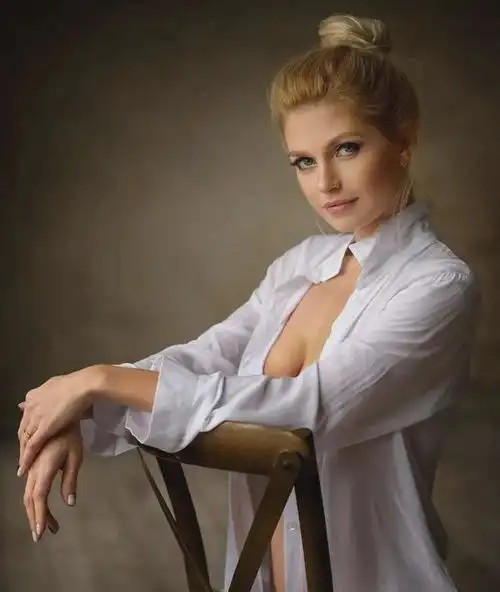  俄罗斯摄影师丹尼斯镜头里的性感美女人