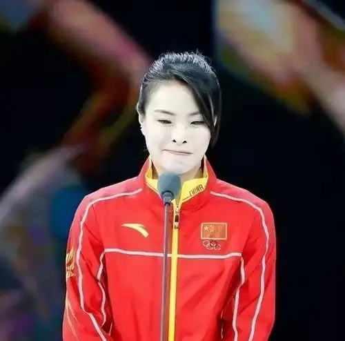 郭晶晶好闺蜜吴敏霞拒绝霍启山后,转头嫁给了一个普通男人