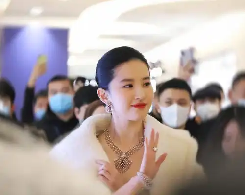  刘亦菲活动生图曝光,新造型像迪士尼在逃公主,真不愧是生图女神