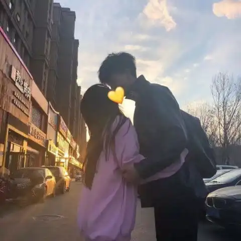  最近超奶思情头火了天还有点冷,有什么事,到我被窝里来说