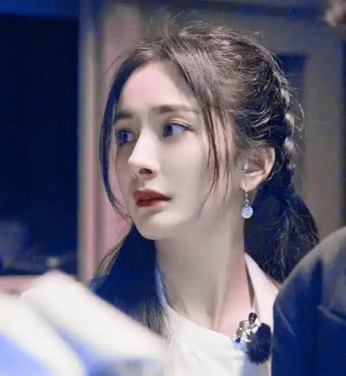  安崎cos杨幂童年造型,看到俩人同款发型,网友好大的惊喜