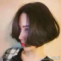  这个类型的短发造型是怎么做出来的去理发店可以做吗永久性的还是只能做一次性的用不用自己买