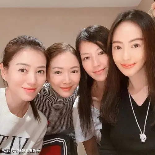林熙蕾与名媛闺蜜聚会,素颜老态遭小1岁关颖艳压