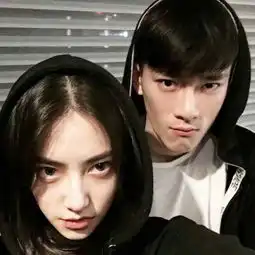  超拽甜蜜个性情侣头像合照一人一张总是想莫名其妙的关心你