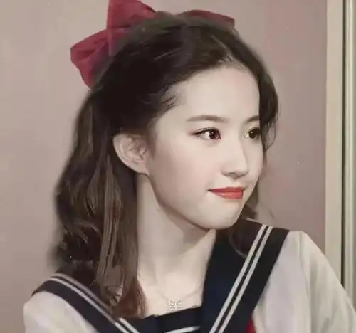  刘亦菲彭冠英背后抱吻戏曝光评论区炸锅,真实感情经历却很淡