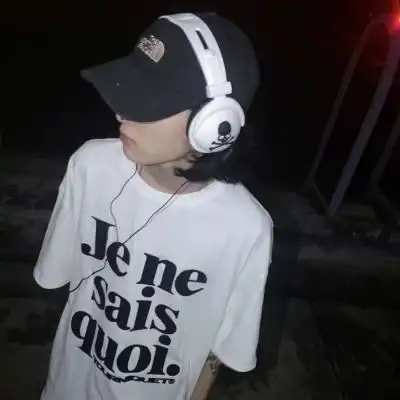  最近比较火的男生头像图片,优质不易撞的神仙男头