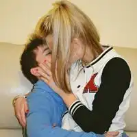  男生亲吻女生额头图片微信头像图片大全