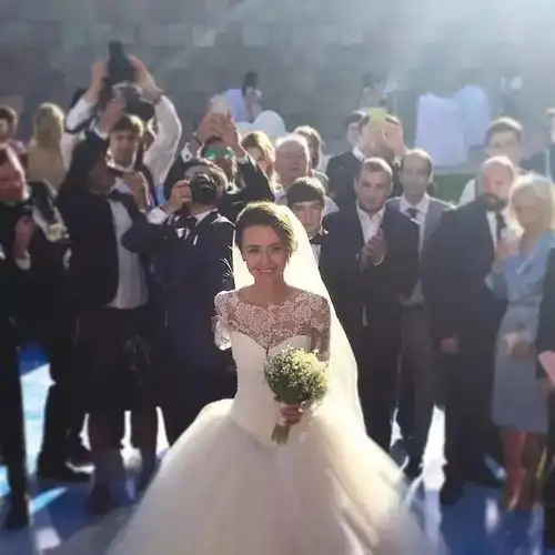  这对不要脸的情侣又来中国了,刷屏了