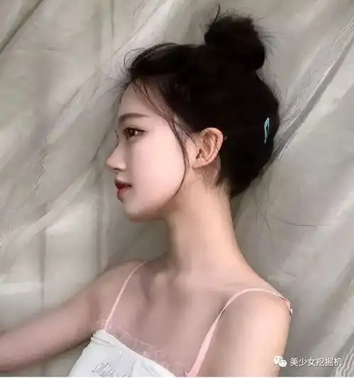 神似iu,二次元漫画颜,最后都败给了家族遗传的美貌