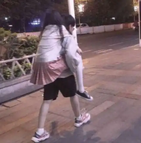  气哭班主任的情侣头像很火秀儿模仿标准,闺蜜气的红了脸